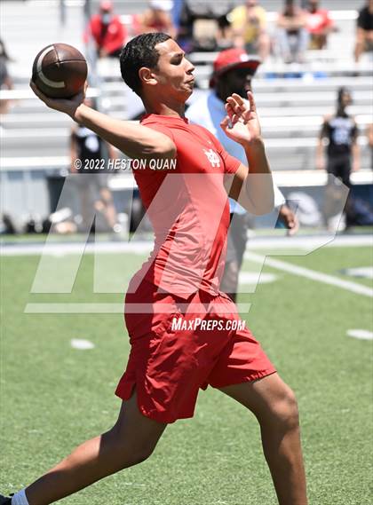 Thumbnail 2 in Mater Dei vs, Servite (Brave 8 Invitational) photogallery.