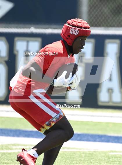 Thumbnail 3 in Mater Dei vs, Servite (Brave 8 Invitational) photogallery.