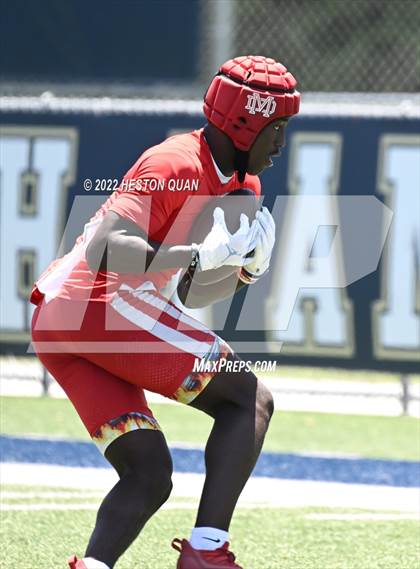 Thumbnail 1 in Mater Dei vs, Servite (Brave 8 Invitational) photogallery.