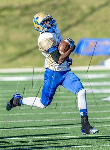 Thumbnail 3 in Katy vs. Fort Bend Elkins (UIL 5A Regional Playoff) photogallery.