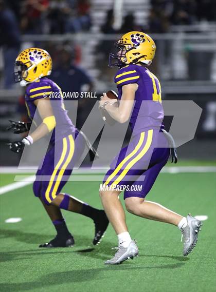 Thumbnail 1 in La Grange vs. Madisonville (UIL 4A-2 Bi-District Playoff) photogallery.