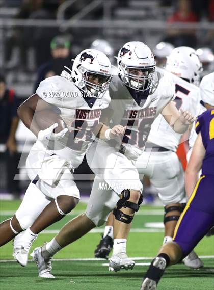 Thumbnail 3 in La Grange vs. Madisonville (UIL 4A-2 Bi-District Playoff) photogallery.