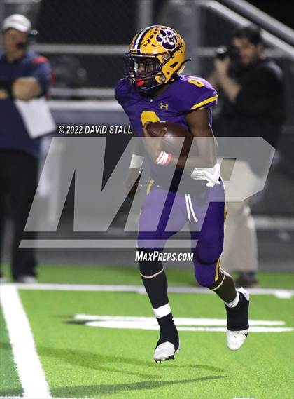 Thumbnail 3 in La Grange vs. Madisonville (UIL 4A-2 Bi-District Playoff) photogallery.