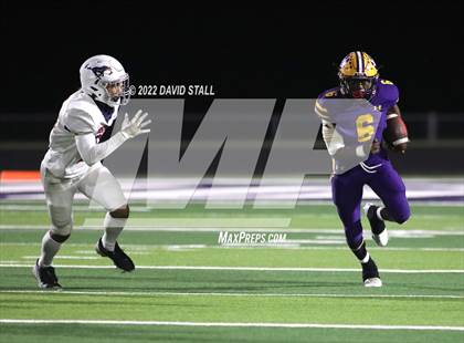 Thumbnail 1 in La Grange vs. Madisonville (UIL 4A-2 Bi-District Playoff) photogallery.