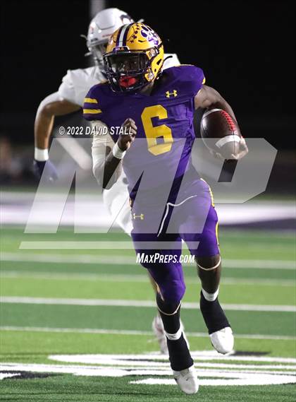 Thumbnail 3 in La Grange vs. Madisonville (UIL 4A-2 Bi-District Playoff) photogallery.