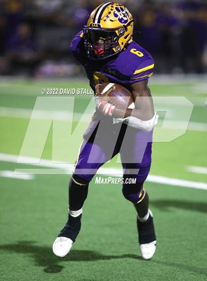 Thumbnail 3 in La Grange vs. Madisonville (UIL 4A-2 Bi-District Playoff) photogallery.