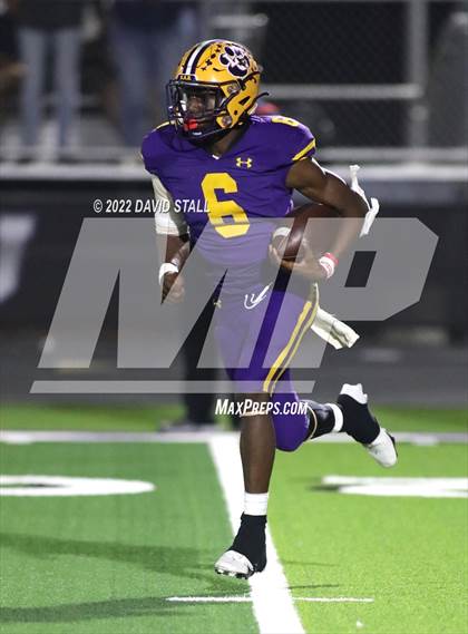 Thumbnail 1 in La Grange vs. Madisonville (UIL 4A-2 Bi-District Playoff) photogallery.