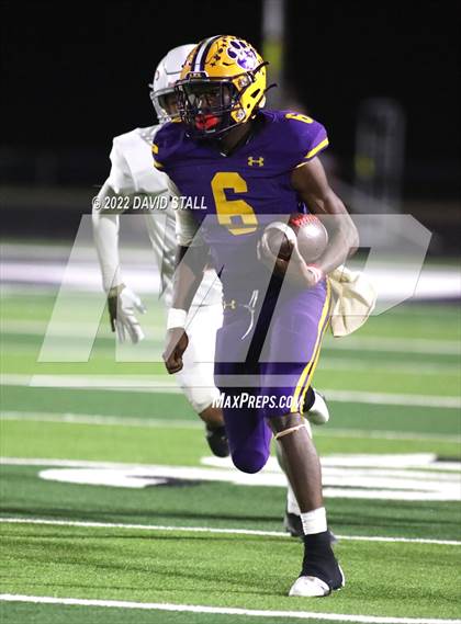 Thumbnail 2 in La Grange vs. Madisonville (UIL 4A-2 Bi-District Playoff) photogallery.