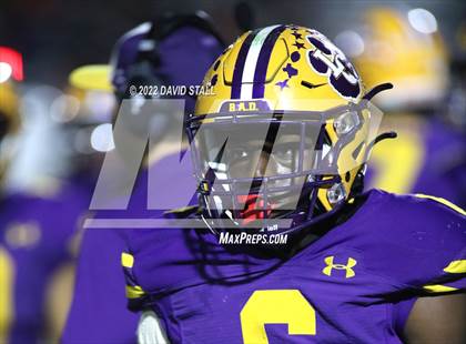 Thumbnail 3 in La Grange vs. Madisonville (UIL 4A-2 Bi-District Playoff) photogallery.