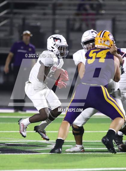 Thumbnail 1 in La Grange vs. Madisonville (UIL 4A-2 Bi-District Playoff) photogallery.
