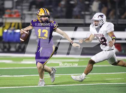 Thumbnail 1 in La Grange vs. Madisonville (UIL 4A-2 Bi-District Playoff) photogallery.