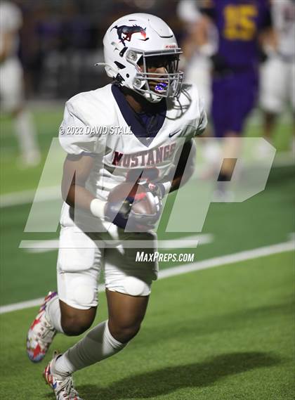 Thumbnail 3 in La Grange vs. Madisonville (UIL 4A-2 Bi-District Playoff) photogallery.