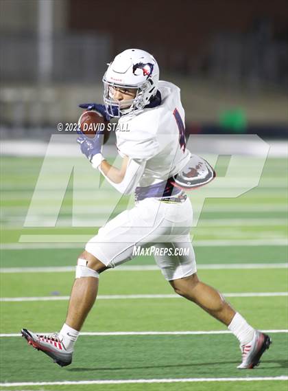 Thumbnail 3 in La Grange vs. Madisonville (UIL 4A-2 Bi-District Playoff) photogallery.
