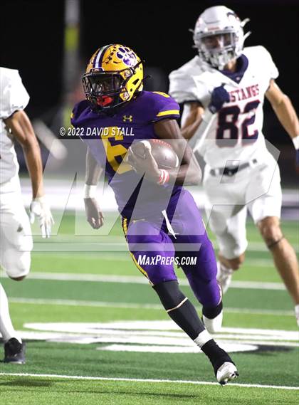 Thumbnail 1 in La Grange vs. Madisonville (UIL 4A-2 Bi-District Playoff) photogallery.