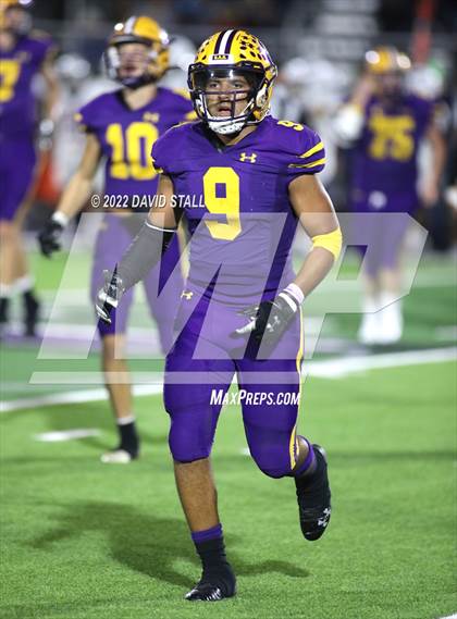 Thumbnail 3 in La Grange vs. Madisonville (UIL 4A-2 Bi-District Playoff) photogallery.