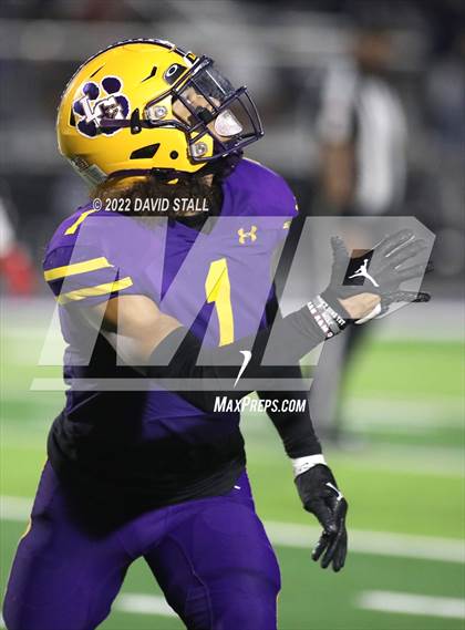 Thumbnail 3 in La Grange vs. Madisonville (UIL 4A-2 Bi-District Playoff) photogallery.