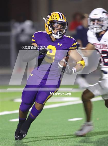 Thumbnail 1 in La Grange vs. Madisonville (UIL 4A-2 Bi-District Playoff) photogallery.