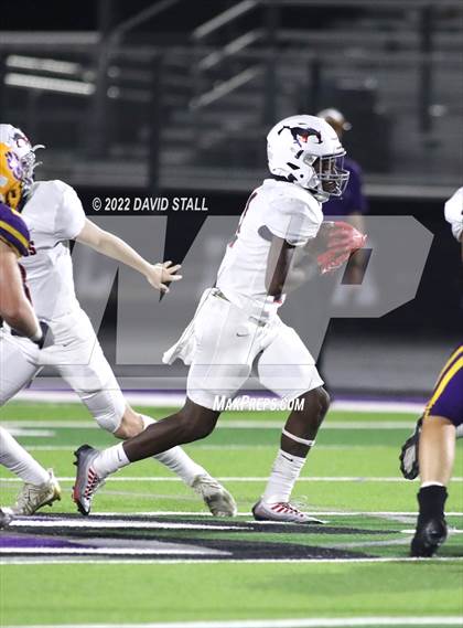 Thumbnail 3 in La Grange vs. Madisonville (UIL 4A-2 Bi-District Playoff) photogallery.