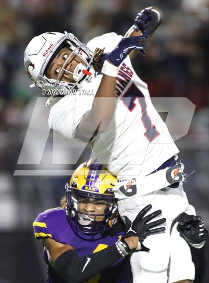 Thumbnail 1 in La Grange vs. Madisonville (UIL 4A-2 Bi-District Playoff) photogallery.