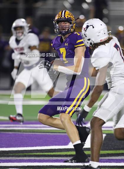 Thumbnail 2 in La Grange vs. Madisonville (UIL 4A-2 Bi-District Playoff) photogallery.