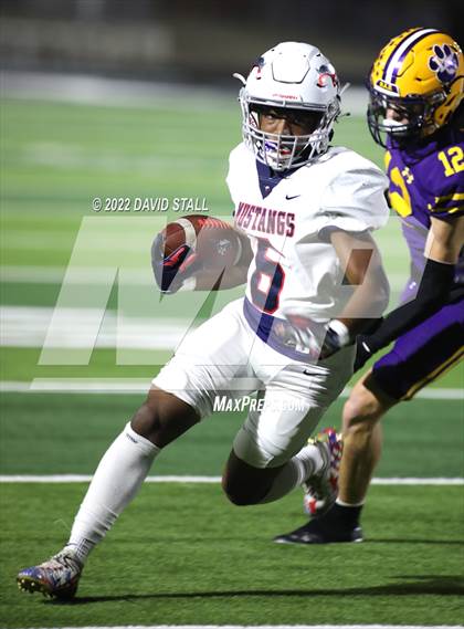 Thumbnail 1 in La Grange vs. Madisonville (UIL 4A-2 Bi-District Playoff) photogallery.