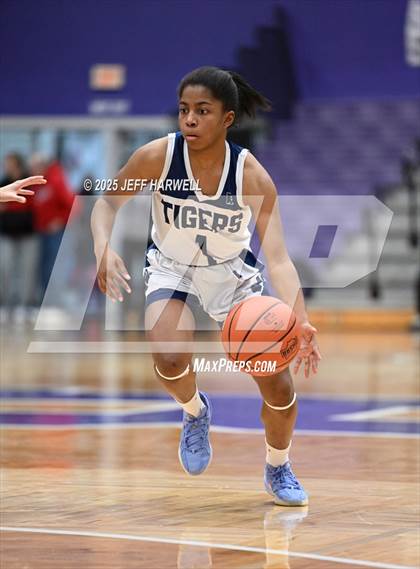 Thumbnail 3 in Anthony Wayne vs. Twinsburg (OHSAA Division 2 Regional Semifinal) photogallery.