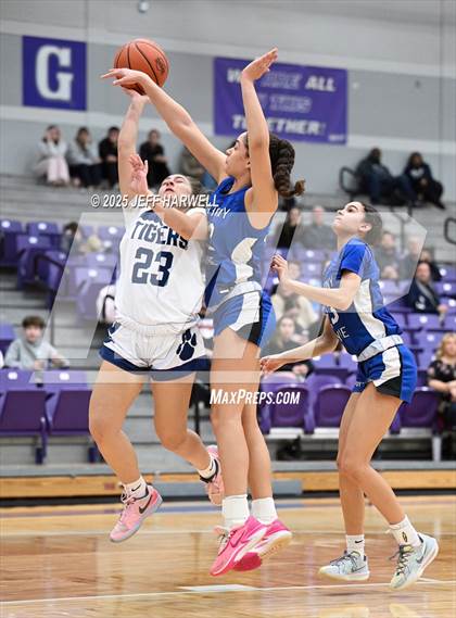 Thumbnail 1 in Anthony Wayne vs. Twinsburg (OHSAA Division 2 Regional Semifinal) photogallery.