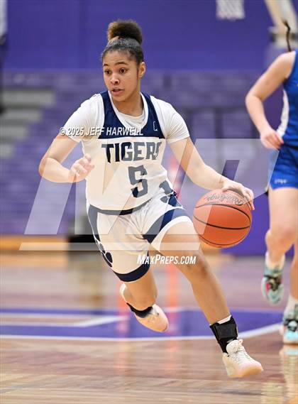 Thumbnail 3 in Anthony Wayne vs. Twinsburg (OHSAA Division 2 Regional Semifinal) photogallery.