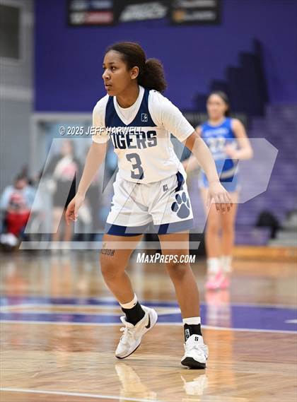 Thumbnail 2 in Anthony Wayne vs. Twinsburg (OHSAA Division 2 Regional Semifinal) photogallery.