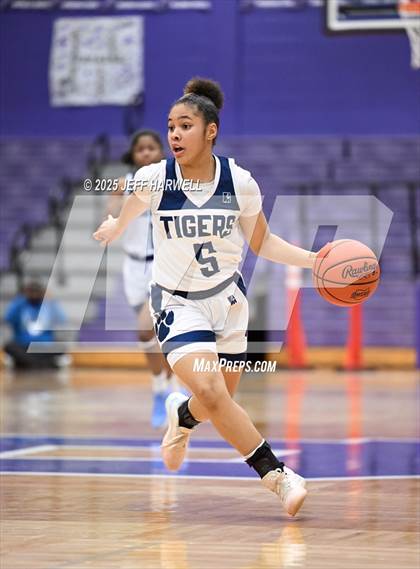 Thumbnail 1 in Anthony Wayne vs. Twinsburg (OHSAA Division 2 Regional Semifinal) photogallery.