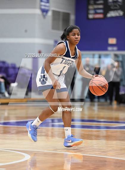Thumbnail 2 in Anthony Wayne vs. Twinsburg (OHSAA Division 2 Regional Semifinal) photogallery.