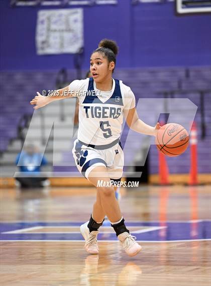Thumbnail 3 in Anthony Wayne vs. Twinsburg (OHSAA Division 2 Regional Semifinal) photogallery.