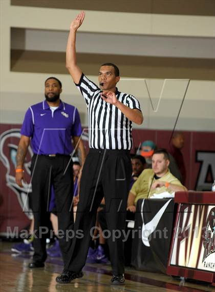 Thumbnail 3 in Long Beach Poly vs. Christian Brothers (MaxPreps Holiday Classic) photogallery.