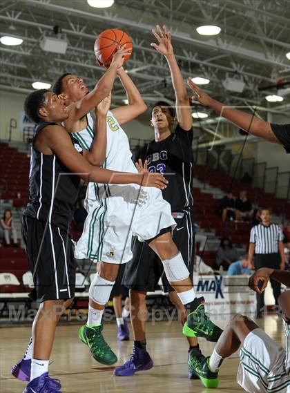 Thumbnail 2 in Long Beach Poly vs. Christian Brothers (MaxPreps Holiday Classic) photogallery.