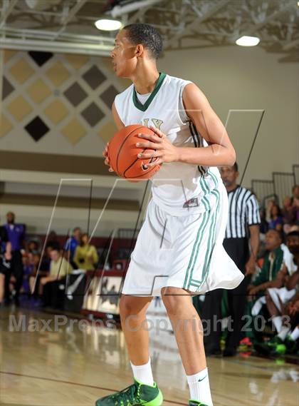 Thumbnail 2 in Long Beach Poly vs. Christian Brothers (MaxPreps Holiday Classic) photogallery.