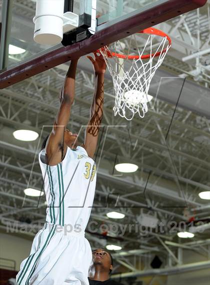 Thumbnail 3 in Long Beach Poly vs. Christian Brothers (MaxPreps Holiday Classic) photogallery.