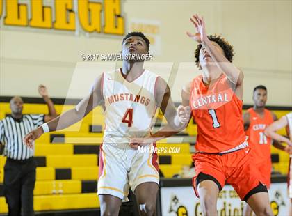 Thumbnail 3 in Central vs. Lincoln (Warren Morse Memorial Showcase) photogallery.