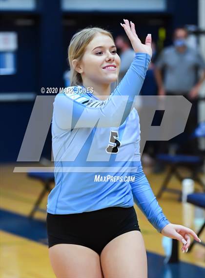 Thumbnail 3 in Deer Valley vs. Flagstaff (AIA 4A Quarterfinal) photogallery.