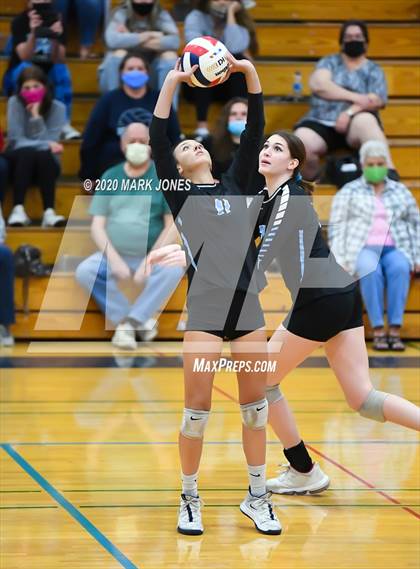 Thumbnail 2 in Deer Valley vs. Flagstaff (AIA 4A Quarterfinal) photogallery.