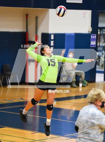 Thumbnail 3 in Deer Valley vs. Flagstaff (AIA 4A Quarterfinal) photogallery.
