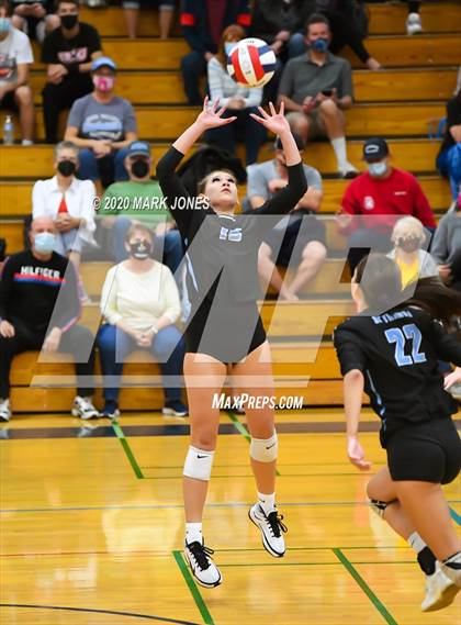 Thumbnail 2 in Deer Valley vs. Flagstaff (AIA 4A Quarterfinal) photogallery.