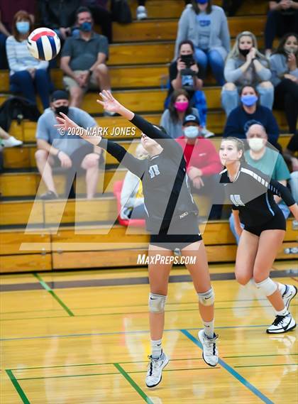 Thumbnail 2 in Deer Valley vs. Flagstaff (AIA 4A Quarterfinal) photogallery.