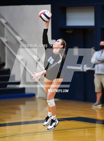 Thumbnail 2 in Deer Valley vs. Flagstaff (AIA 4A Quarterfinal) photogallery.