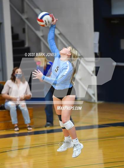 Thumbnail 2 in Deer Valley vs. Flagstaff (AIA 4A Quarterfinal) photogallery.