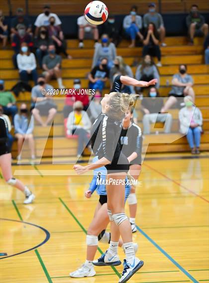 Thumbnail 2 in Deer Valley vs. Flagstaff (AIA 4A Quarterfinal) photogallery.