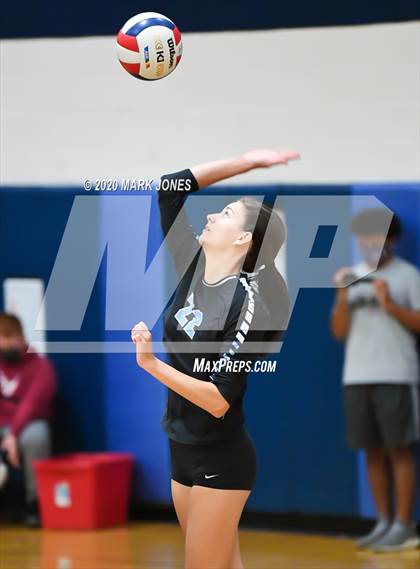 Thumbnail 2 in Deer Valley vs. Flagstaff (AIA 4A Quarterfinal) photogallery.