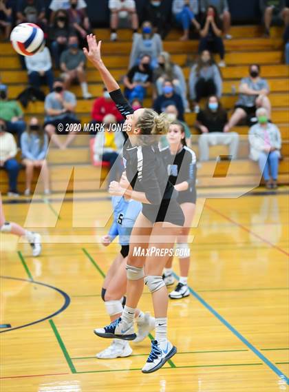 Thumbnail 3 in Deer Valley vs. Flagstaff (AIA 4A Quarterfinal) photogallery.