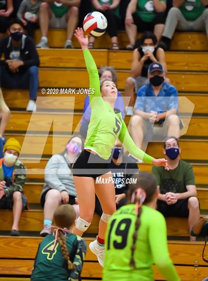 Thumbnail 2 in Deer Valley vs. Flagstaff (AIA 4A Quarterfinal) photogallery.