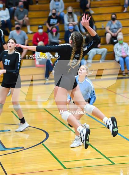 Thumbnail 2 in Deer Valley vs. Flagstaff (AIA 4A Quarterfinal) photogallery.