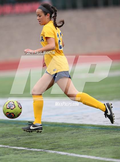 Thumbnail 2 in Neuqua Valley vs. New Trier photogallery.